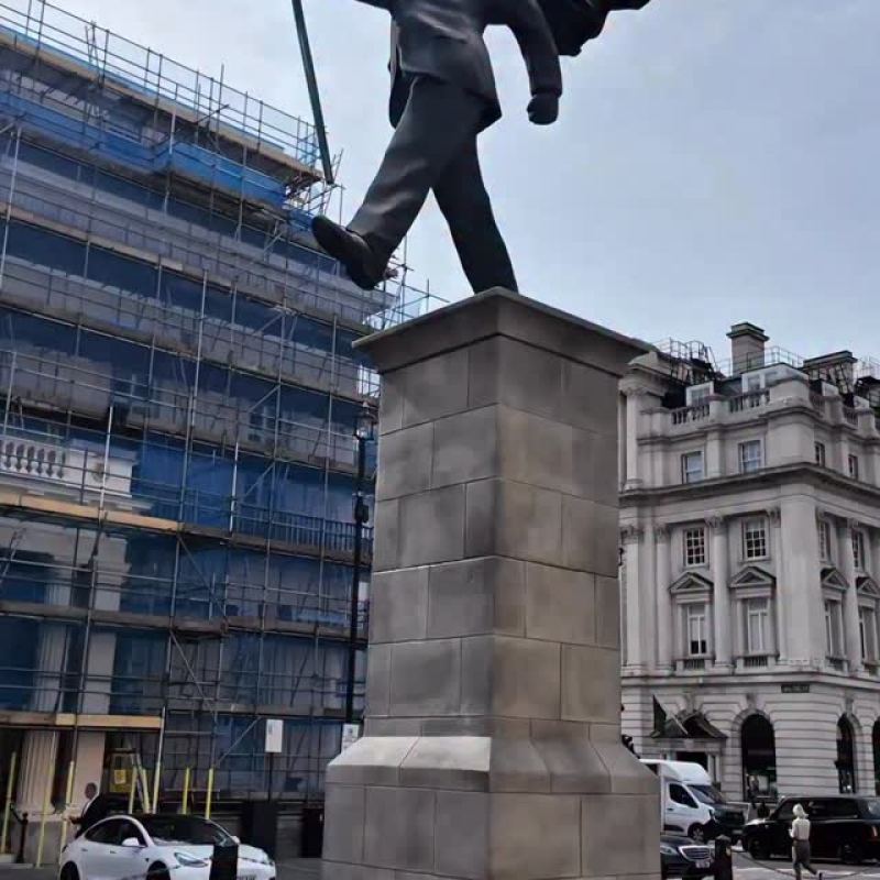 Is @banksy back? 👀

After months of speculation around his identity, a new work has emerged overnight near Trafalgar Square in London. 

It shows a suited figure stepping off a plinth, blinded by his own flag, a striking image that could point to blind patriotism or perhaps a quiet rewriting of history in plain sight.
 
Although theres a signature on the base, Banksy hasn’t confirmed it yet… still, all signs point to him.

What do you think he’s trying to say?

#Banksy #LondonArt #StreetArt #ArtDebate #NewArtwork